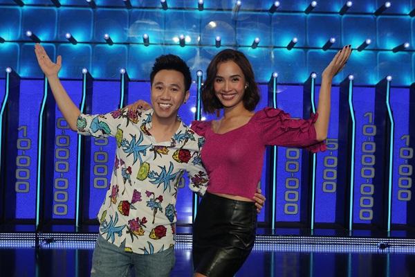 Đang dẫn thì nhớ vợ, Trường Giang bất giác gọi tên Nhã Phương trên sóng truyền hình-1