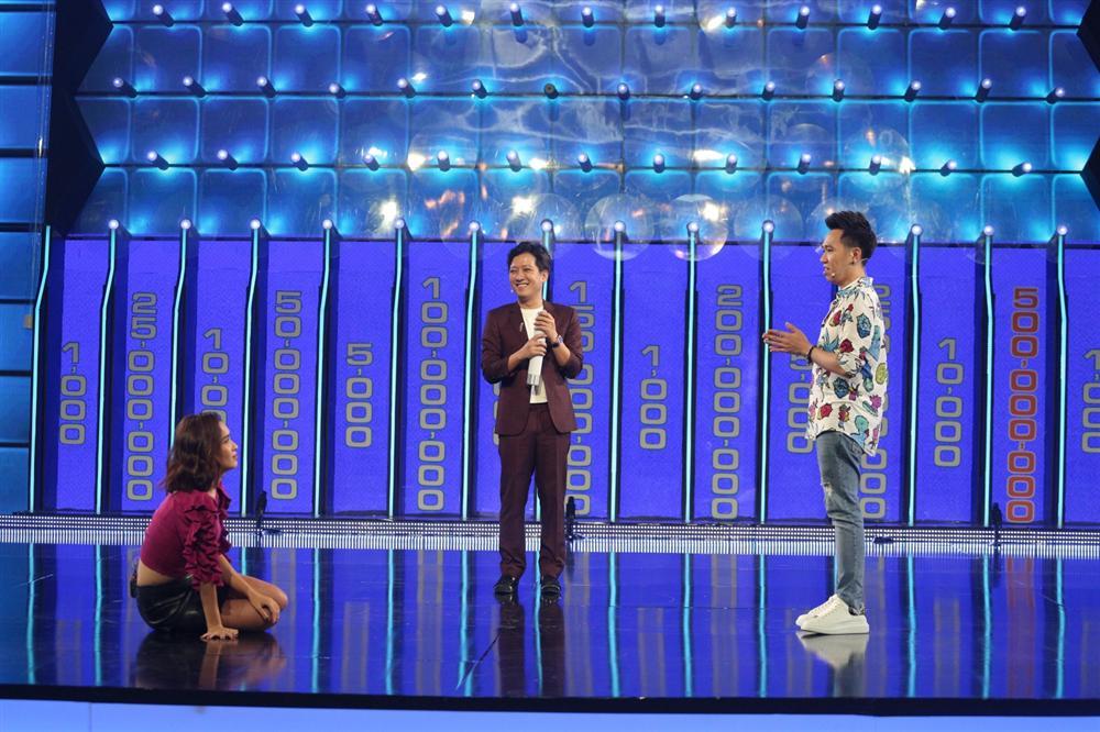 Đang dẫn thì nhớ vợ, Trường Giang bất giác gọi tên Nhã Phương trên sóng truyền hình-6