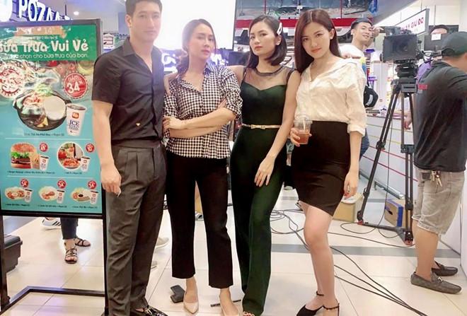 Trà tiểu tam ăn mặc gợi cảm thế nào trong Hoa hồng trên ngực trái?-6