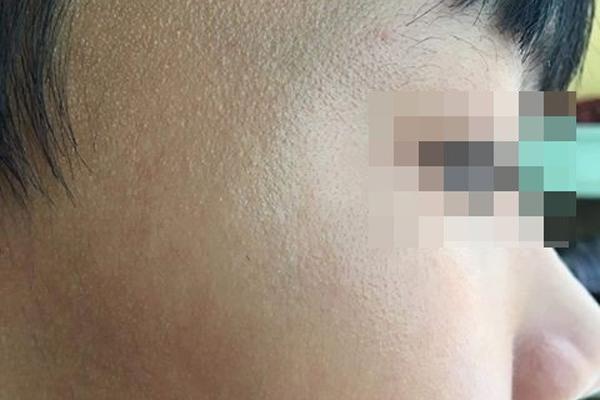 Bảo vệ trường học Trung Quốc bất ngờ dùng dao tấn công điên cuồng khiến 40 người bị thương-7