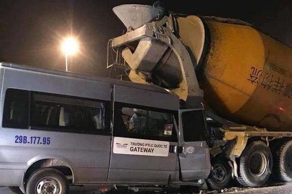 Hà Nội: Xe bồn húc bay 20m dải phân cách trên cầu Thanh Trì, 4 sinh viên nhập viện trong đêm-5