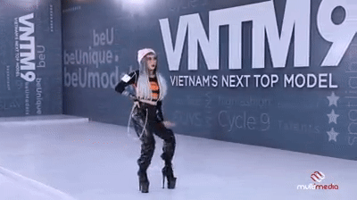 CƯỜI NGẤT với 1.001 kiểu catwalk bá đạo của dàn thí sinh Vietnams Next Top Model 2019-2