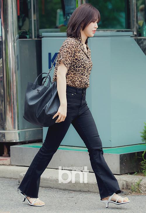 Wendy bé hạt tiêu nhưng mê mệt túi khổng lồ-2