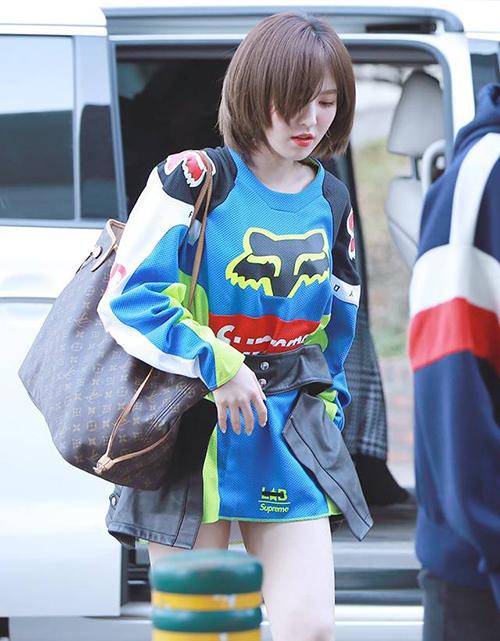 Wendy bé hạt tiêu nhưng mê mệt túi khổng lồ-4