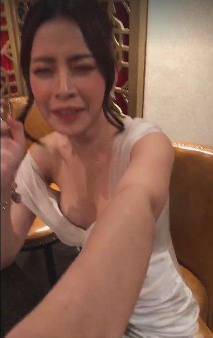 Trễ nải đến sự kiện, Chi Pu bị fan đồng loạt đòi trả lại hình ảnh trong sáng thuở chưa nâng ngực-13