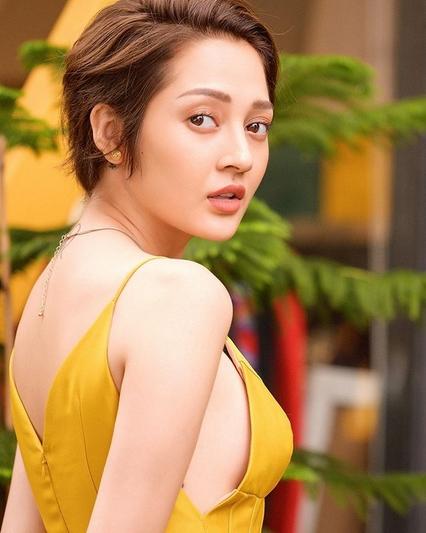 Bảo Anh tự nhủ: "Chuyện gì đến nhất định sẽ đến. Người cần gặp nhất định sẽ gặp..."