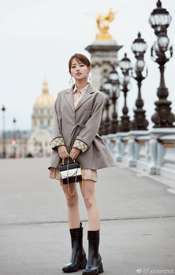 Quên Angelababy đi, mỹ nhân hai con Trương Gia Nghê mới là niềm tự hào châu Á tại Tuần lễ thời trang Paris-2
