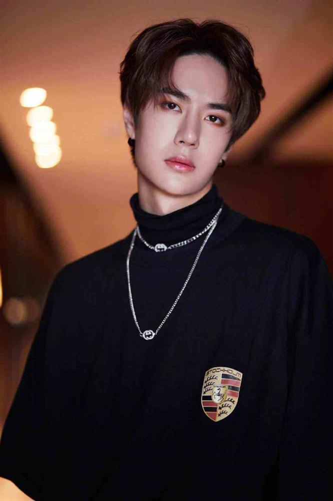 Mỹ nam Vương Nhất Bác và những lần khóc dở mếu dở vì thị phi trên trời rơi xuống-3