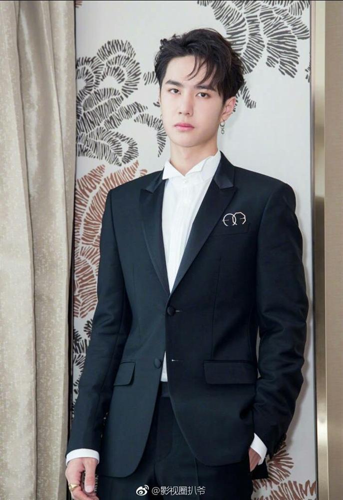 Mỹ nam Vương Nhất Bác và những lần khóc dở mếu dở vì thị phi trên trời rơi xuống-12