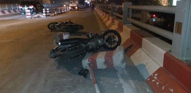 Hà Nội: Xe bồn húc bay 20m dải phân cách trên cầu Thanh Trì, 4 sinh viên nhập viện trong đêm-4