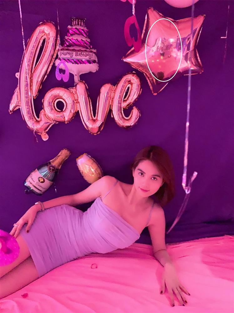 Ngọc Trinh vô tình để lộ bạn trai trong ngày sinh nhật: Dân mạng thi nhau thắc mắc U50 hay U70?-4