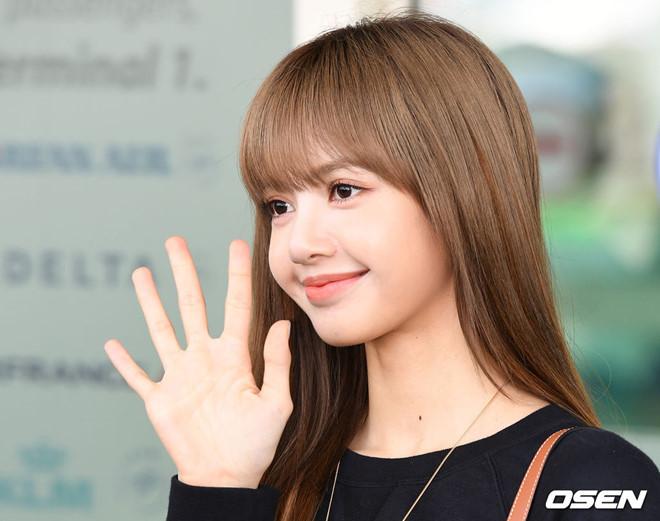 Lisa (Black Pink) hút hàng triệu lượt tìm kiếm sau Paris Fashion Week-11