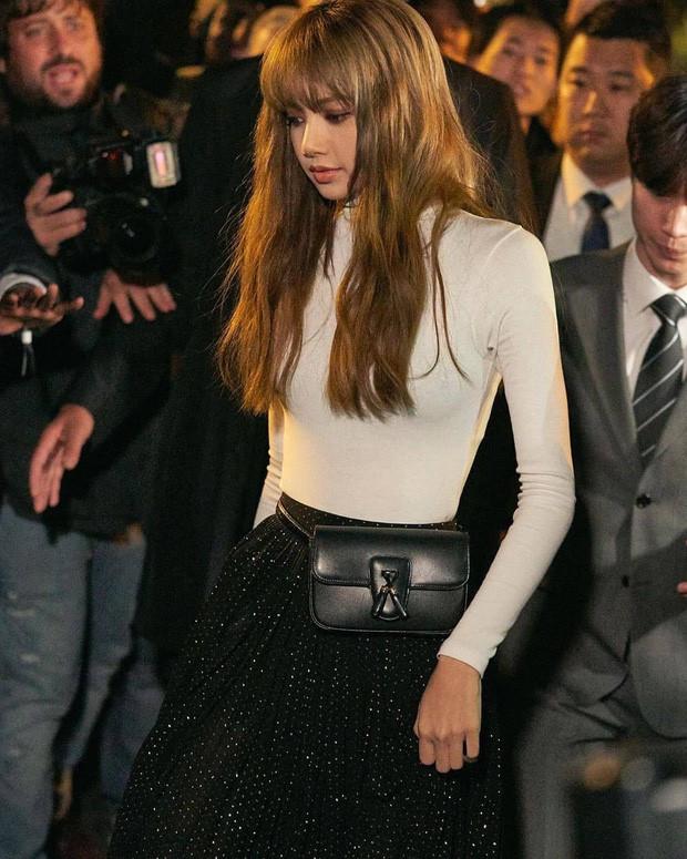 Lisa (Black Pink) hút hàng triệu lượt tìm kiếm sau Paris Fashion Week-7