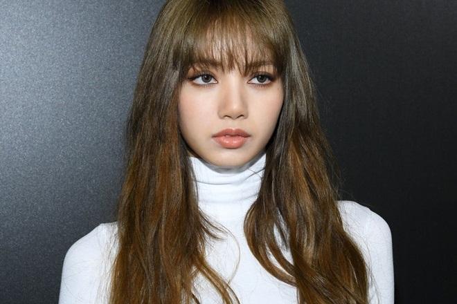 Lisa và dàn mỹ nhân chuộng đeo túi kẹp nách dù đựng được ít đồ-9