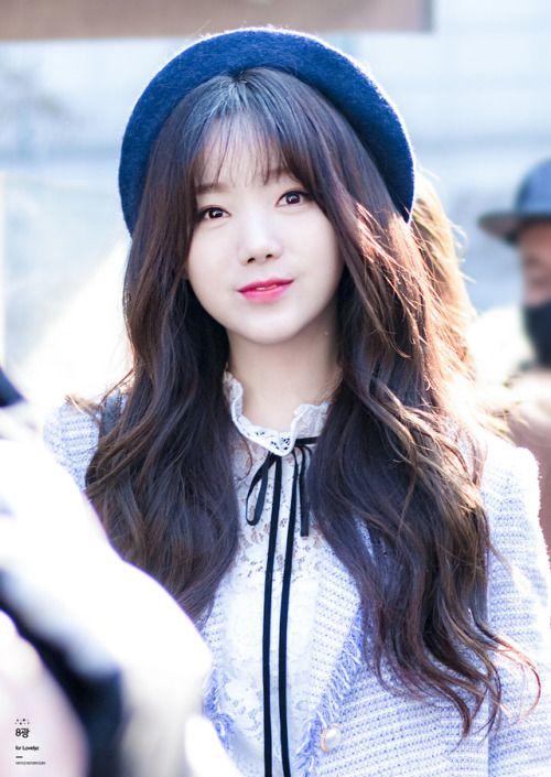 Kei chuẩn bị ra mắt album solo sau 5 năm hoạt động chung với nhóm nhạc Lovelyz. Mini album đầu tay mang tên “Over and Over” dự kiến lên kệ vào ngày 8/10.