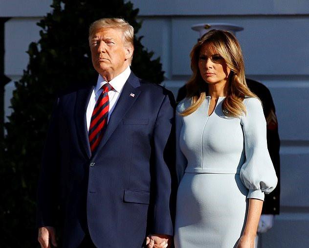 Bà Trump nhiều lần xuất hiện với trang phục gợi cảm-1