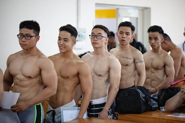 Ăn mặc hớ hênh khi livestream, hotgirl đình đám hết để lộ vòng một thả rông lại bị nghi hàng giả-8