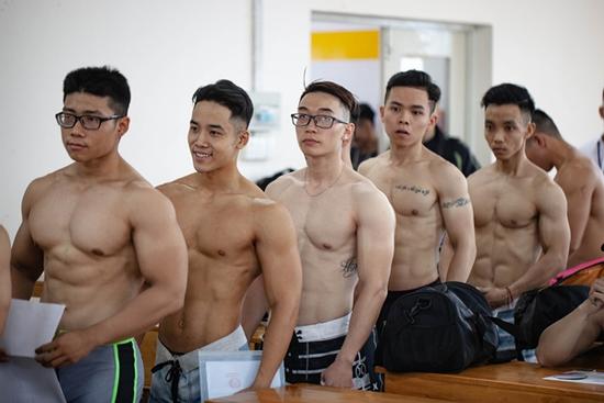 Xuất hiện dàn trai đẹp cởi trần khoe múi nào ra múi đấy làm chị em thi nhau chảy máu mũi