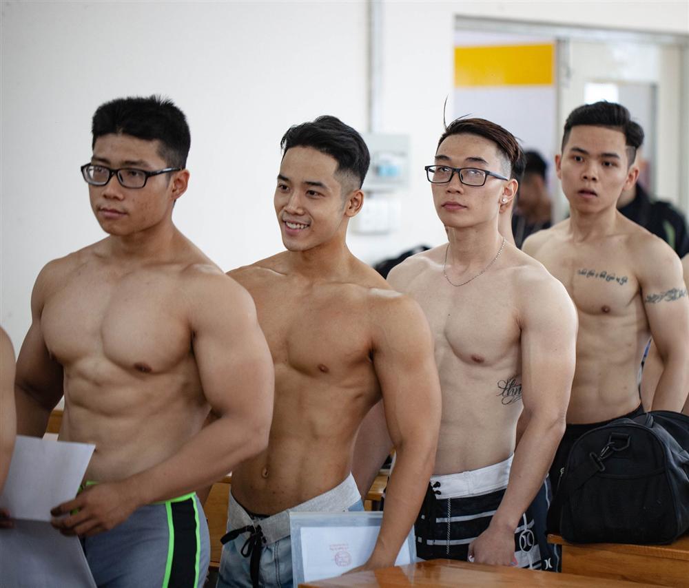 Xuất hiện dàn trai đẹp cởi trần khoe múi nào ra múi đấy làm chị em thi nhau chảy máu mũi-2