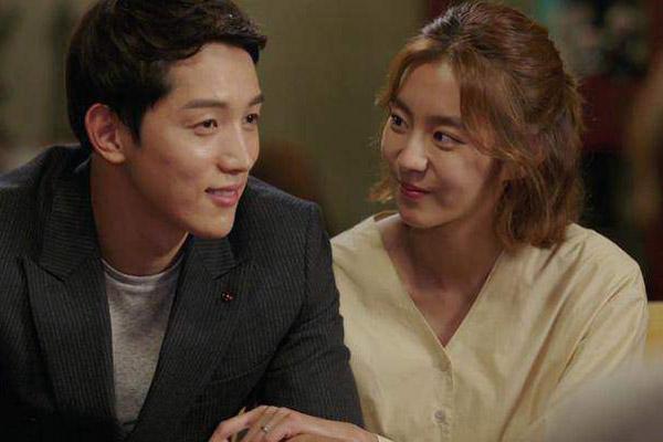 Choáng váng khi biết bố mẹ đóng kịch hạnh phúc-2