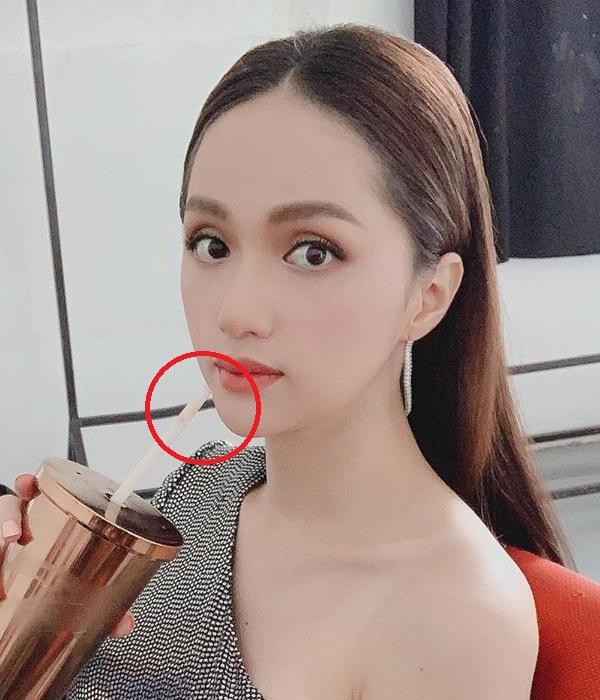 Tưởng mặt đẹp chuẩn không cần chỉnh, nào ngờ Hương Giang vẫn bị soi photoshop méo tường-5