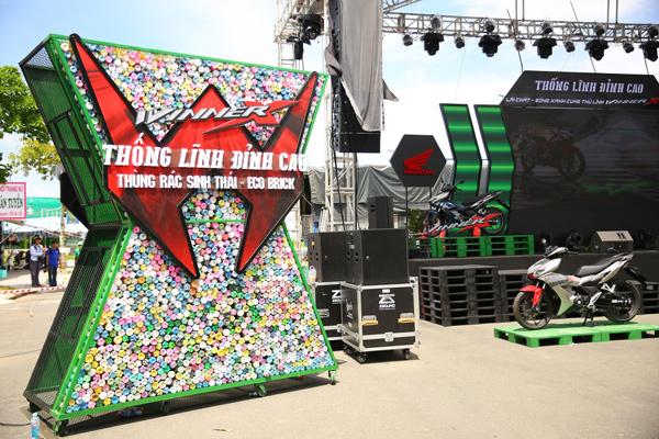 Giới trẻ dọn đường phố, thu rác thải cùng thủ lĩnh Winner X-1