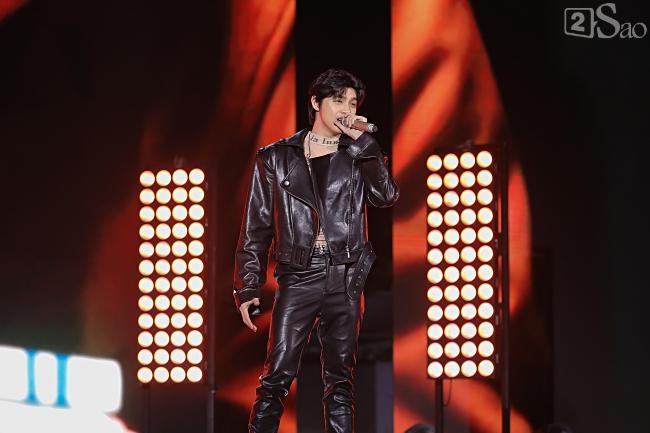 Đang hát sung bỗng nhiên mic tắt tiếng, Bảo Anh vẫn trổ hết tài mổ cá trên sân khấu-6