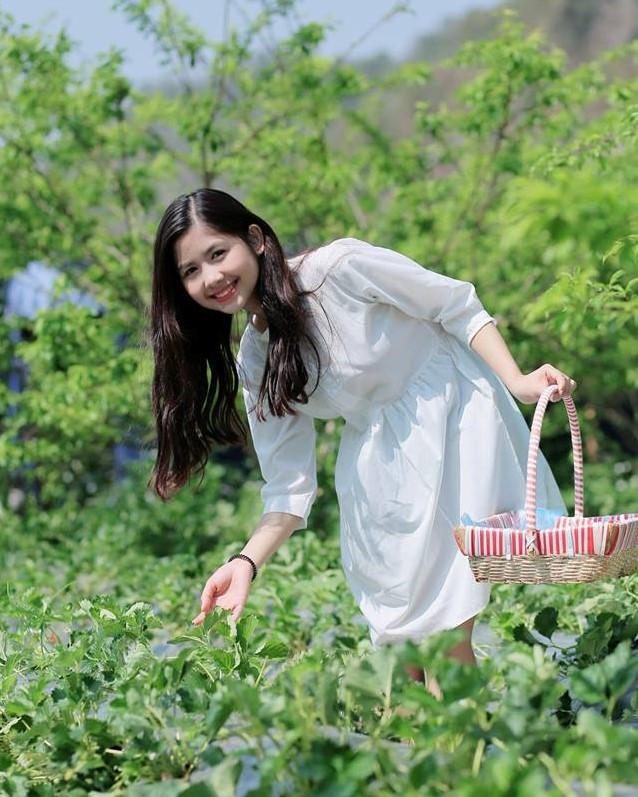 Hot girl dân tộc, người đẹp bánh tráng và các cô gái bất ngờ nổi tiếng-9