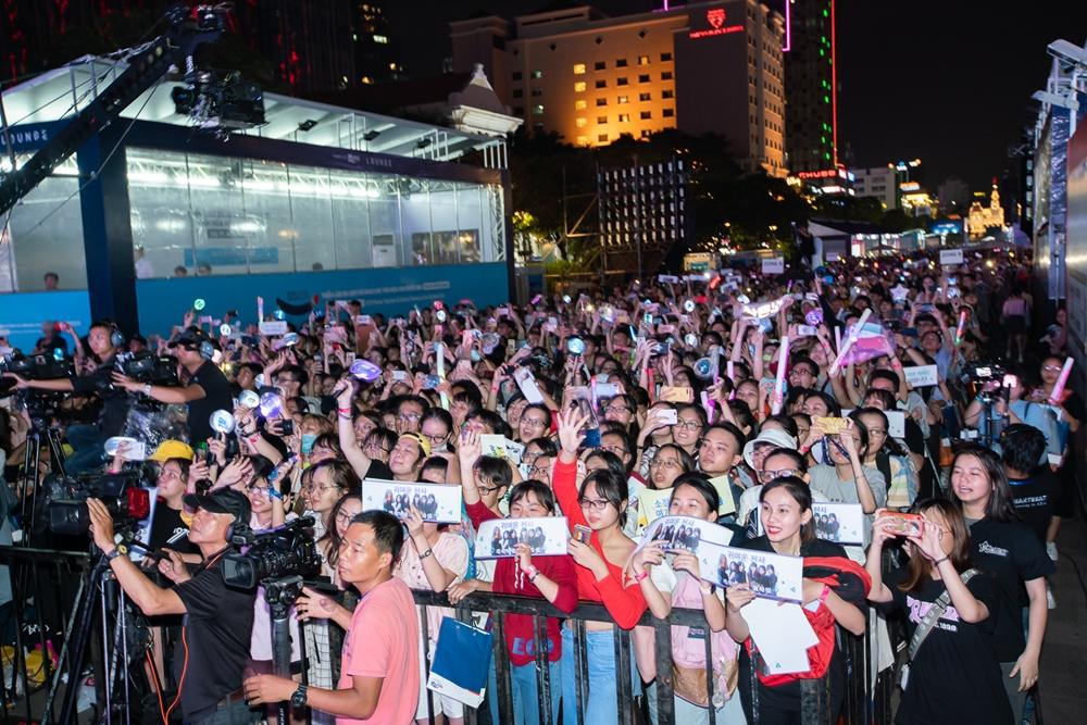 Đang hát sung bỗng nhiên mic tắt tiếng, Bảo Anh vẫn trổ hết tài mổ cá trên sân khấu-1