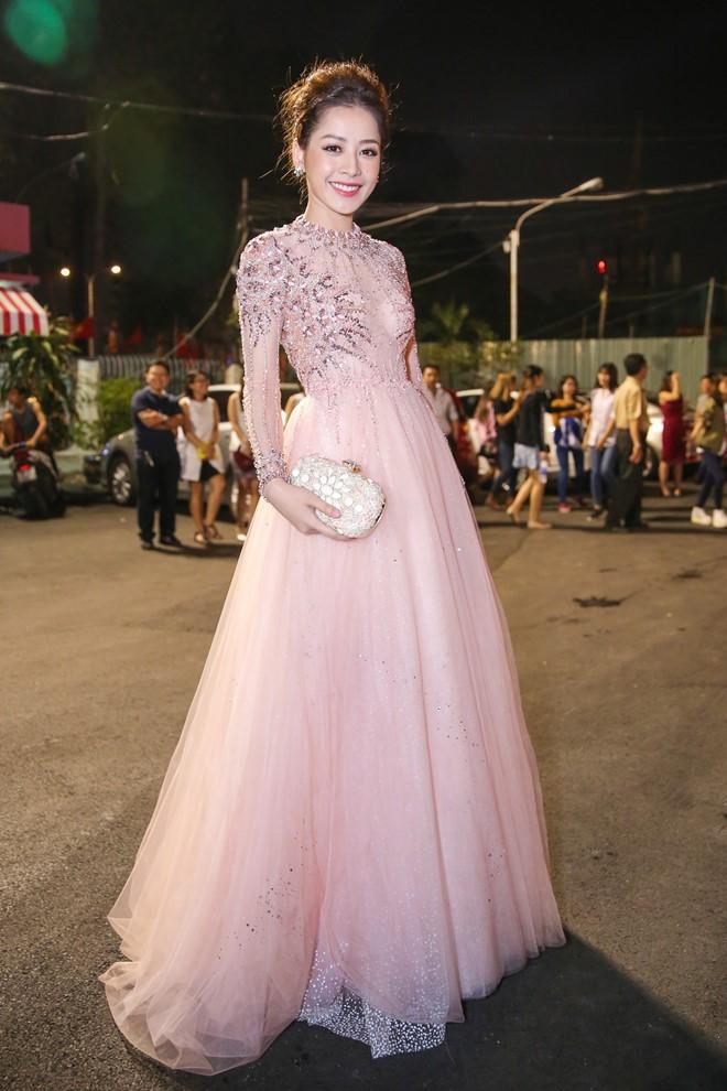 Chi Pu gia nhập team cuồng màu hồng với Ngọc Trinh, Angela Phương Trinh-5