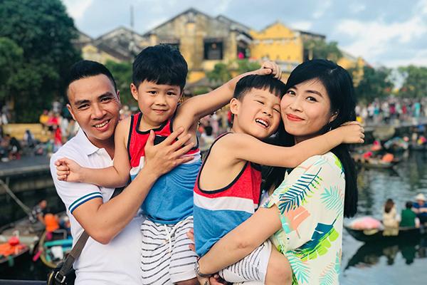 Nhắc nhẹ ông xã ngày 20/10, MC Hoàng Linh làm bao người bất ngờ với cuộc hôn nhân thứ 2-7