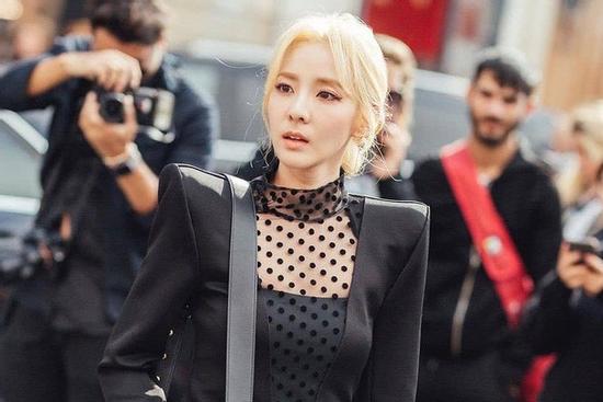 Dara (2NE1) lấy lại phong độ nhan sắc sau khi bị chê già