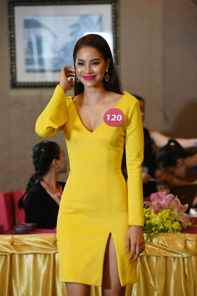 Đẹp nổi bật ngày tuyển sinh, HHen Niê - Phạm Hương - Tiểu Vy được khen thoáng nhìn đã ra hoa hậu-7