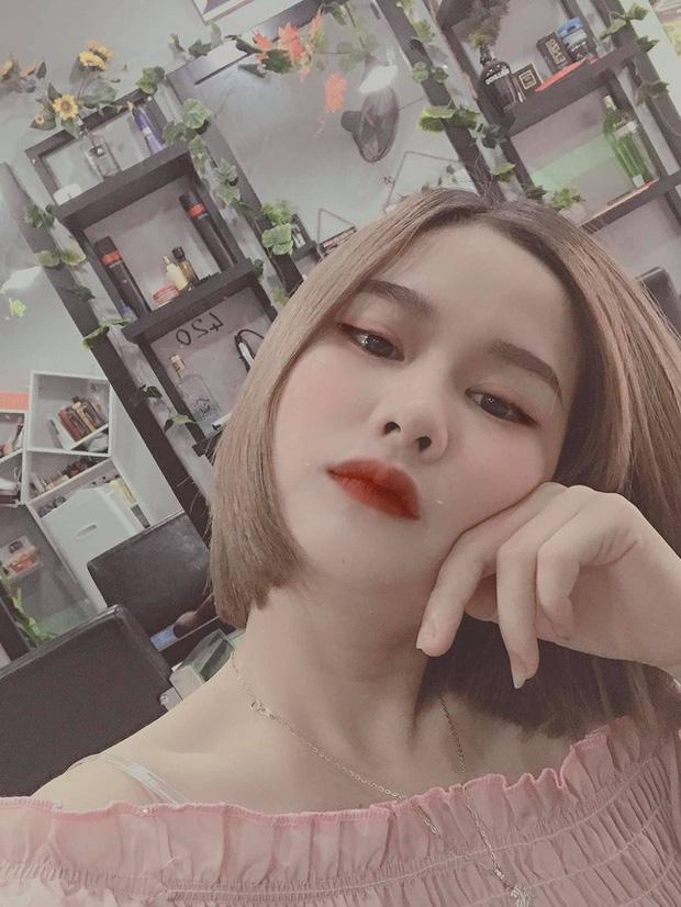 Bị anh thợ xúi dại cắt phăng mái tóc nữ tính, gái xinh làm ai nấy thích thú khi nhìn thành quả-1