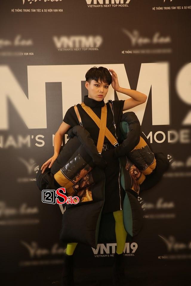 Nắng nóng 40 độ C, thánh chửi Mèo Thoại mặc áo bông chặt chém dàn thí sinh thảm họa Vietnams Next Top Model-2