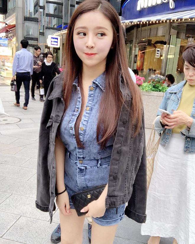 Cô gái gây tranh cãi khi mặc bikini bán trà sữa ở Thái Lan-5