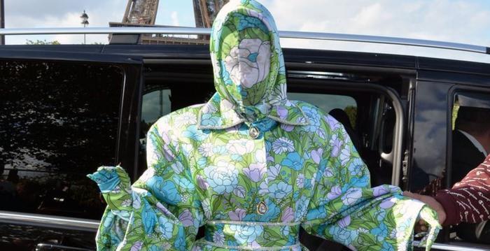 Cardi B gây sốc với trang phục kín mít như ninja tại tuần lễ thời trang Paris 2019-3