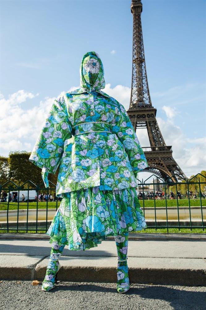 Cardi B gây sốc với trang phục kín mít như ninja tại tuần lễ thời trang Paris 2019-6