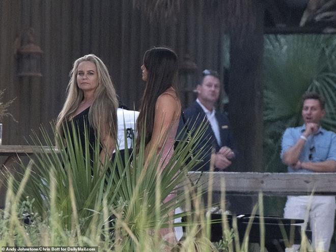 Justin Bieber và vợ xuất hiện, chuẩn bị làm lễ cưới-5