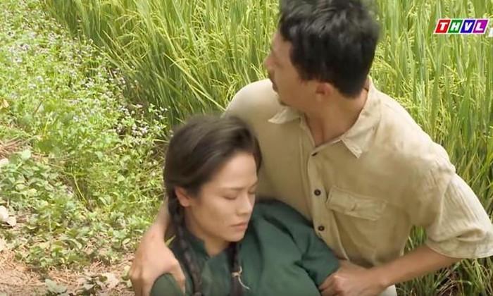 Những hạt sạn khiến khán giả bật cười khi xem Tiếng sét trong mưa-1