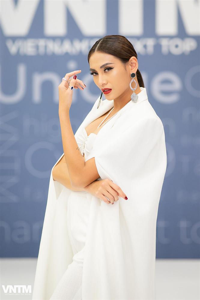 Cựu host Hà Anh tố Vietnams Next Top Model dàn xếp kết quả, tân host Võ Hoàng Yến nói gì?-2