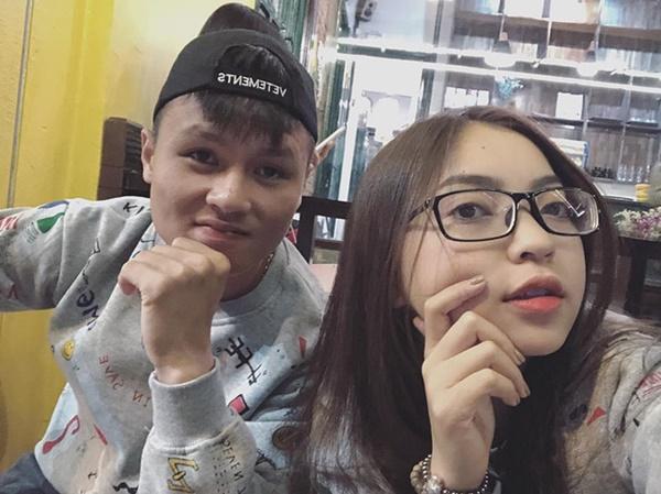 Nói xấu, im lặng, phủ nhận, bạn gái cầu thủ làm gì khi bị đồn chia tay-1