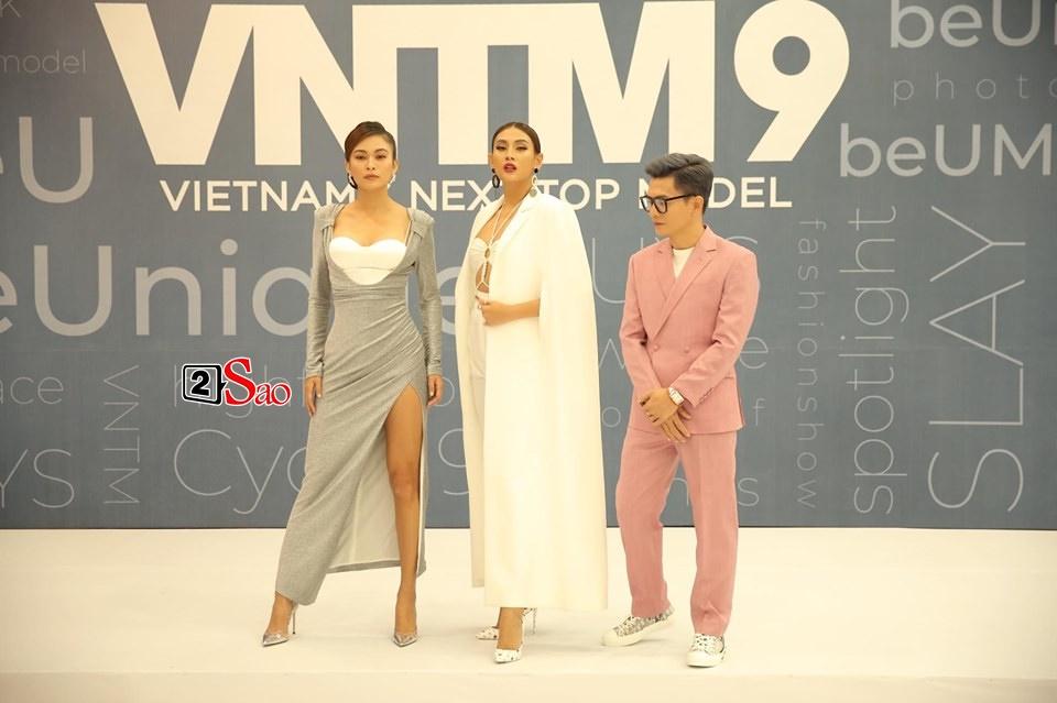 Mâu Thủy lại mém lộ hàng vì váy áo quá ngắn khi làm giám khảo Vietnams Next Top Model-1