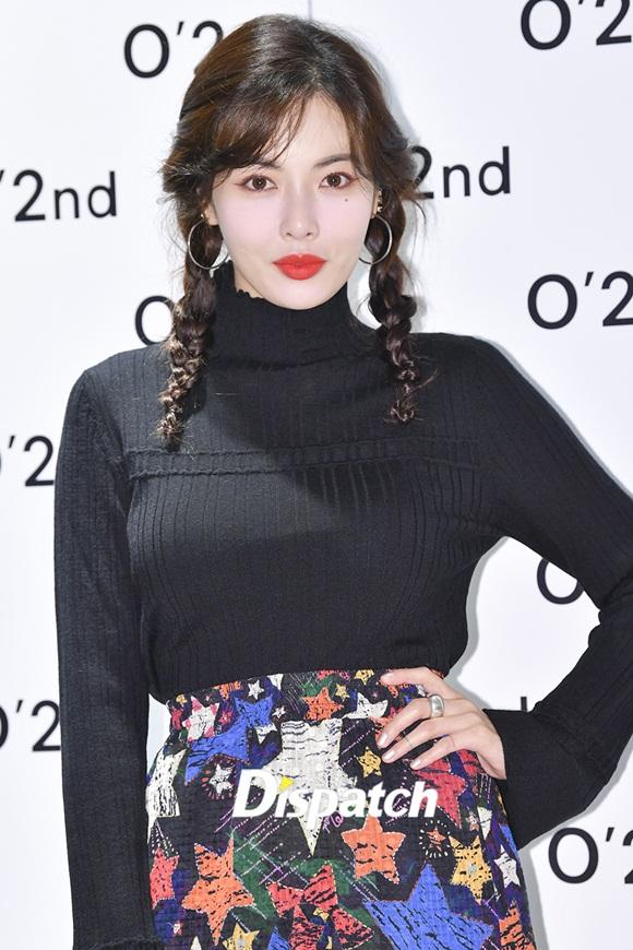 Sau màn vén váy khoe nội y gây tranh cãi, HyunA bất ngờ mặc kín như bưng, tết tóc dễ thương-1