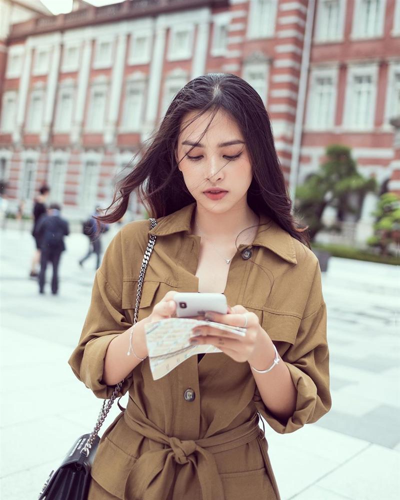 Khoe ảnh cùng anh đi khắp thế gian, Hoa hậu Việt Nam Trần Tiểu Vy đã có bạn trai?-5