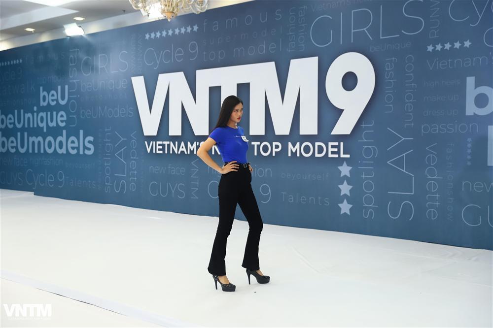 To tiếng với Võ Hoàng Yến và Mâu Thủy tại trường quay, Nam Trung xéo xắt: Hai đánh một không chột cũng què-2