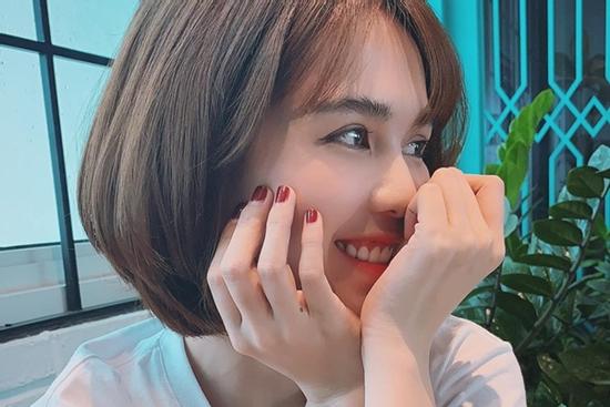 THẬT BẤT NGỜ: Ngọc Trinh đóng Facebook hàng triệu người theo dõi