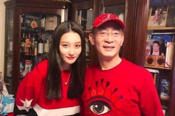 Diva Trung Quốc bị chỉ trích vì hành vi đá người giữa sân bay-3