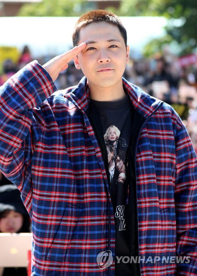 Nam ca sĩ, diễn viên Lee Hongki tạm biệt người hâm mộ trước khi lên đường nhập ngũ.