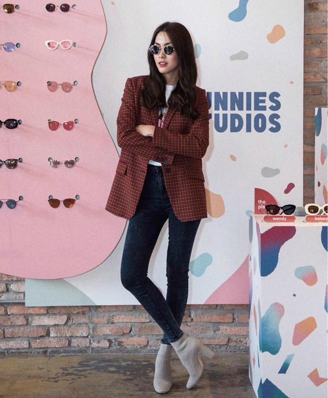 Bí quyết phối đồ với quần jeans đẹp như Hà Tăng và dàn mỹ nhân Việt-2